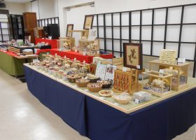 工芸品展示ブース